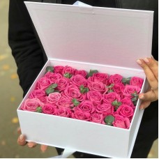 29 роз "Аква" в коробке