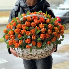 Корзина "101 пионовидный оранжевый тюльпан"